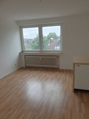 Sanierte Wohnung mit drei Zimmern sowie Balkon in Birkesdorf