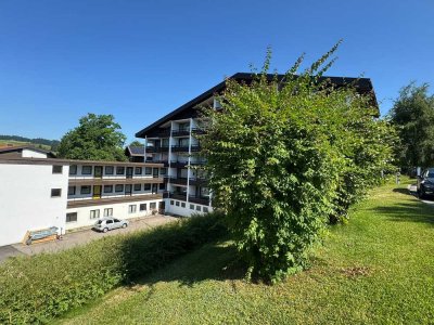 Besondere und gut ausgestattete 3 -Zi-Wohnung mit Einbauküche, Balkon und Stellplatz  in Oberstaufen