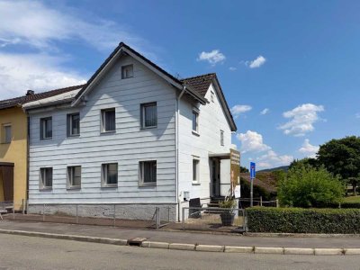 Zweifamilienhaus mit vielen Möglichkeiten, großem Garten und Garage in Lorch