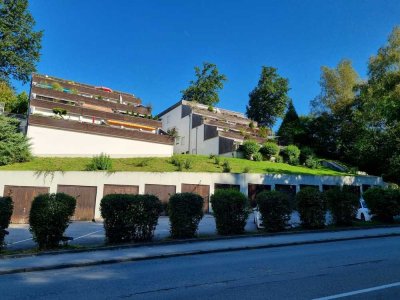 Interessante 2-Zimmer-Wohnung mit Tageslichtbad, moderne Wischböden, Einzelgarage und riesiger Westd