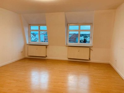 Schöne helle, modernisierte 4-Zimmer-Wohnung mit Balkon in Lage