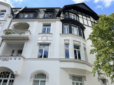 Rarität! Elegante und großzügige Altbauwohnung in Bestlage