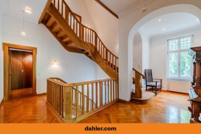 Fantastic villa property on a park-like plot - further development possible