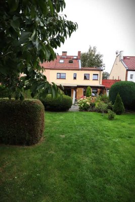 Eine grüne Oase in Hohenschönhausen - charmantes Reihenmittelhaus in einer Kleinhaussiedlung