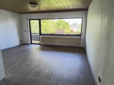 Schöne 4 Zimmer Wohnung mit großem Balkon