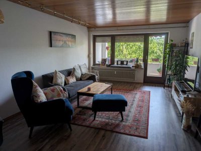 Schöne und sonnige 3-Zimmer-Wohnung mit Loggia und Einbauküche