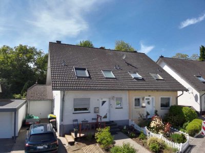 großzügige Doppelhaushälfte mit Garage in ruhiger Ortsrandlage