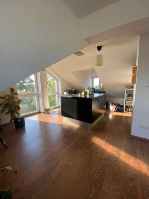 Möblierte 3-Zimmer-Dachgeschosswohnung mit Gartenanteil – Nähe Uniklinik, Innenstadt & Siemens