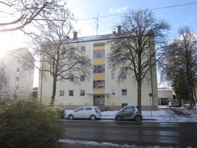 Geschmackvolle, gepflegte 1,5-Zimmer-Wohnung mit Einbauküche in Augsburg