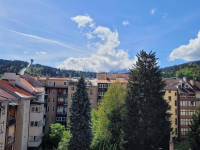 WILTEN WUNDERSCHÖNE 2-ZIMMER BALKONWOHNUNG MIT BLICK IN DEN RUHIGEN, GRÜNEN INNENHOF, AUF DIE SERLES UND DIE BERGISELSCHANZE, NÄHE KLINIK UND UNI