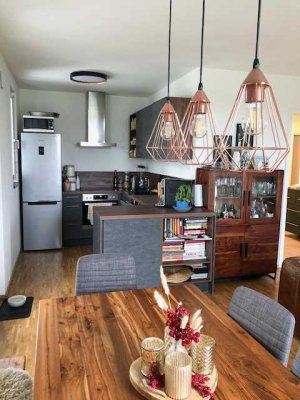 Neuwertige 3 Zimmer Wohnung mit 2 Loggien nahe Badesee