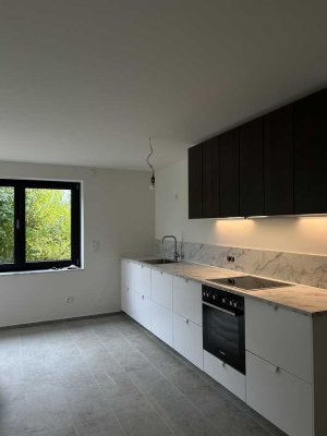 Moderne, kernsanierte Einliegerwohnung in ruhiger Hanglage - Porsche Nähe