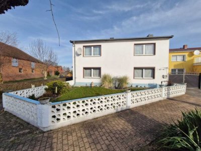 Einfamilienhaus mit schönem Grundstück und Nebengebäude