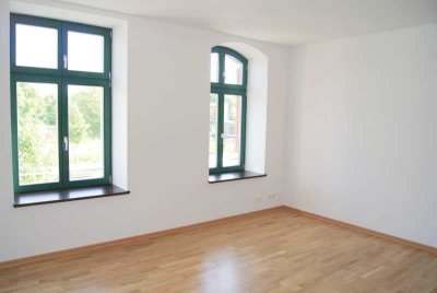 Schöne ETW im Südosten + Parkett + Fußbodenheizung + Südwestbalkon + Bad mit Wanne & Dusche