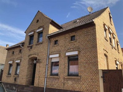 Großes Einfamilienhaus mit ca.
3.000 m² großem Grundstück für Individualisten