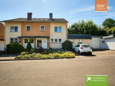 Viel Platz für die Familie – Doppelhaushälfte mit Einliegerwohnung und Gartenparadies