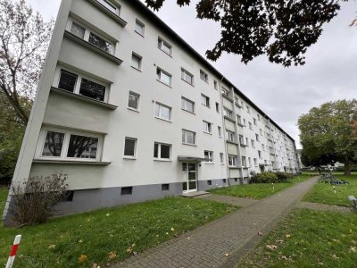Sie suchen 3 Zi-Whng. - weisses Wannenbad mit Fenster und Balkon - Duisburg