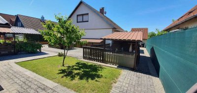Freistehendes Wohnhaus mit traumhaftem Garten und Wintergarten nahe der Autobahn