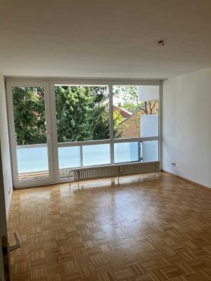 Ohne Käuferprovision: Ruhige 2-Zimmer-Wohnung mit großer Loggia in Unterhaching