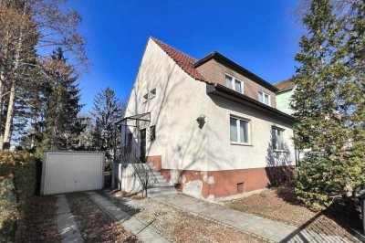 Großzügige Doppelhaushälfte mit weitläufigem Garten, Terrasse und Garage in familienfreundlicher