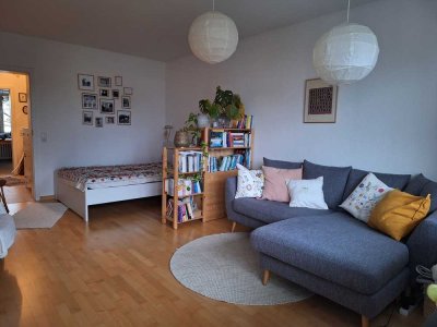 Gehobene, geräumige und modernisierte 1-Zimmer-Wohnung mit Balkon, sep. Küche mit EBK in Bonn