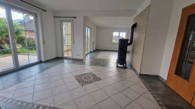 Schöne 143qm, 5-Zimmer-EG-Wohnung mit Balkon in Wissen