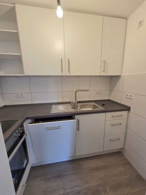 Altbau-Charme trifft Moderne - 2 RW mit Einbauküche