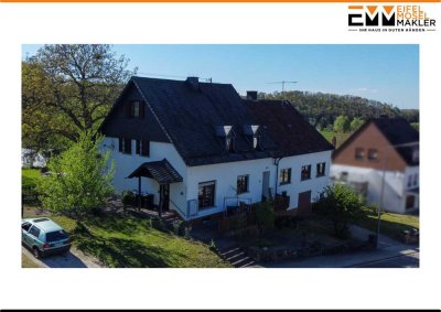 Großzügiges Einfamilienhaus mit Scheune und weitläufigem Garten