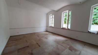 Schöne und sanierte 3-Zimmer-Erdgeschosswohnung mit gehobener Innenausstattung in Ahorn