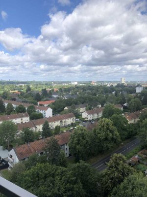 gepflegte helle Penthouse Wohnung ohne Schrägen mit Balkon in  Köln-Porz