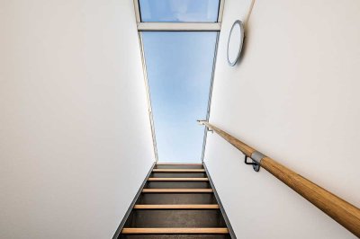 Spektakuläres Penthouse in Mitte mit 360°Panorama, private Rooftop-Terrasse & zwei Sonnenbalkone