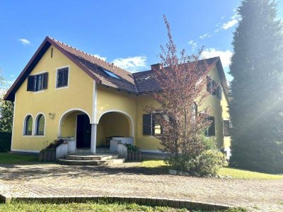 7 Zimmer! Großer Keller! Großer Garten!