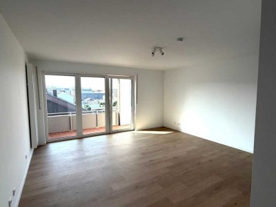 Modernisierte 1-Zimmer-Wohnung mit Balkon und Einbauküche in zentraler Lage