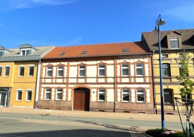 Zweifamilienhaus mit Charme  Ruhiger, uneinsehbarer Innenhof und Garagen in Goitzschenähe!