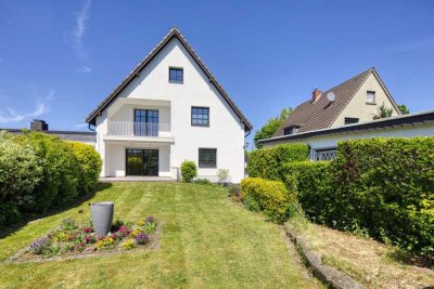 Refrath stilvolles Einfamilienhaus auf 581 m² Südgrundstück mit zwei Garagen