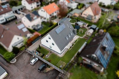 Geräumiges 10-Zimmer-Zweifamilienhaus in Königsbrunn