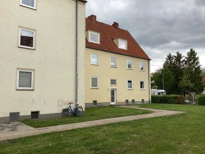 Kleine sanierte Dachgeschoss- Wohnung, sofort anmietbar!