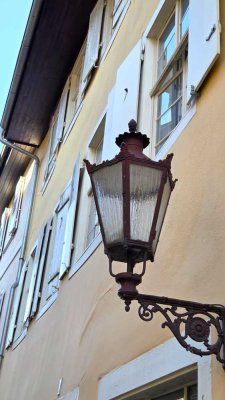 Denkmalgesch. Mehrfamilienhaus (Baujahr 1706, saniert 2012) in zentraler Lage der Durlacher Altstadt