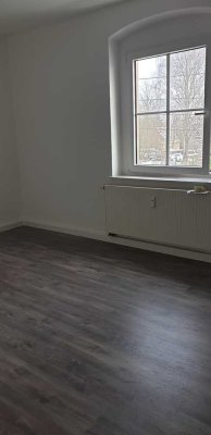2-Raum-Whg., Bad mit Fenster, Badewanne incl. Dusche, neu renoviert / auch ALG I/II mögl.