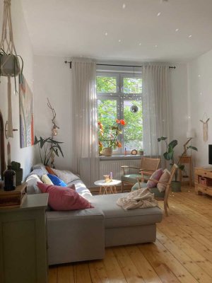 NACHMIETER*IN GESUCHT ab 01.10.25 für unsere zentral gelegene Altbauwohnung mit Balkon
