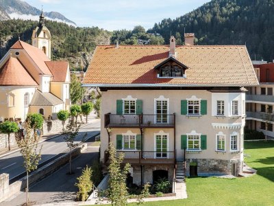 Repräsentative 4-Zimmer-EG-Wohnung in denkmalgeschützter Villa mit Balkon und Garten