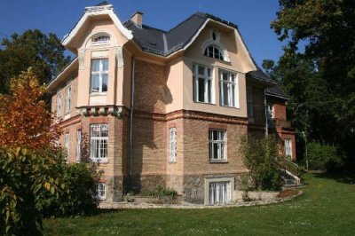 einzigartige Villenwohnung im Cottageviertel- mit 2 Garagenplätzen
