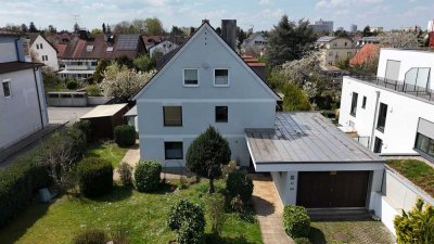 Attraktives Mehrfamilienhaus mit 3 Wohneinheiten und großem Entwicklungspotential