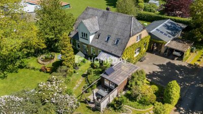 Großzügiges Zweifamilienhaus mit Nebengebäude und großem Grundstück - Viel Platz für Ihre Ideen