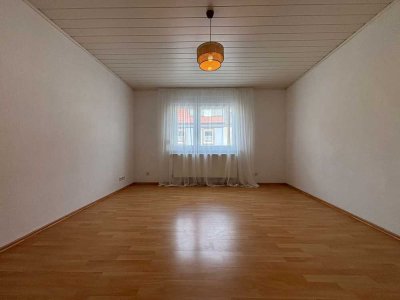 KL - Ost, 2 ZKB, EBK, Tageslichtbad, Balkon *Teilmöbliert*