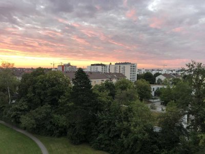 "Hoch oben über SENDLING" / Weitblick / TOP gepflegte 2-Zimmer-Wohnung  / Balkon /  SPA BEREICH!