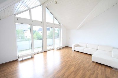 Lichtdurchflutete 2,5 Zimmer Traumwohnung, Loft-Style, Süd-West Balkon, kürzlich renoviert