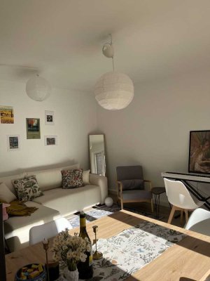 Teilmobilierte Wohnung mit 2- Zimmern sowie Balkon und EBK in Nürnberg