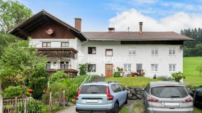 Lichtdurchflutete Vier-Zimmer-Wohnung mit ländlichem Flair und Weitblick