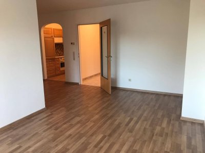 Sonnige 2-Zimmer-Balkon-Wohnung im Zentrum von Bürmoos